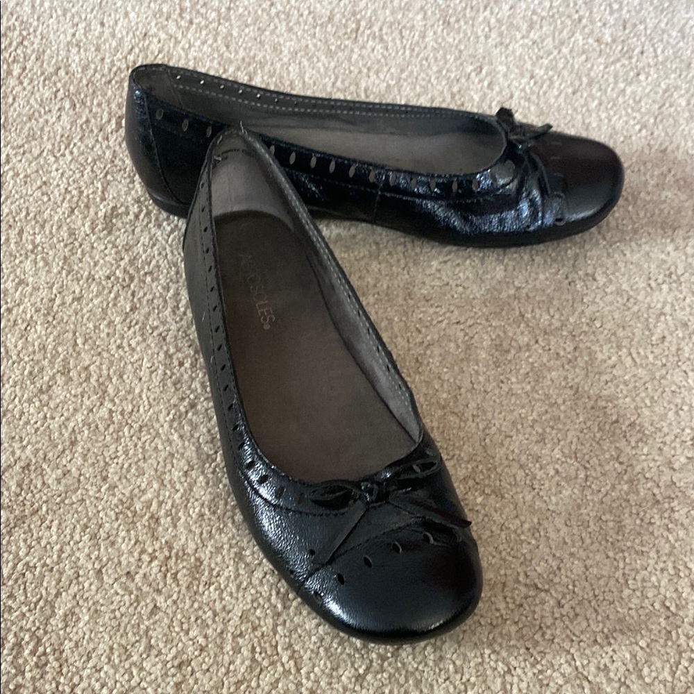 AEROSOLES Black Flats